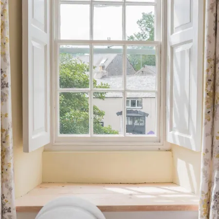 Mop Fair Sunny Garden Town Centre - Pass The Keys