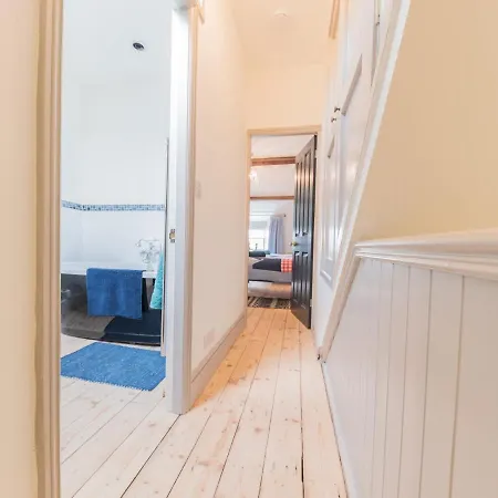 Mop Fair Sunny Garden Town Centre - Pass The Keys *