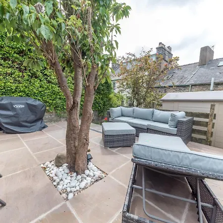 Mop Fair Sunny Garden Town Centre - Pass The Keys Ulverston