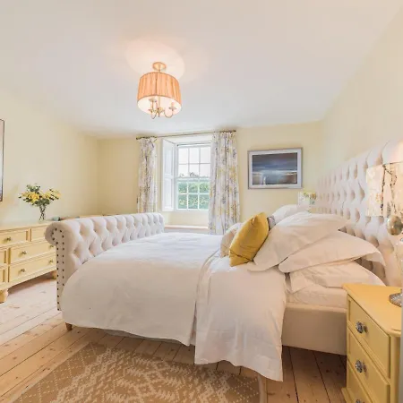 Mop Fair Sunny Garden Town Centre - Pass The Keys