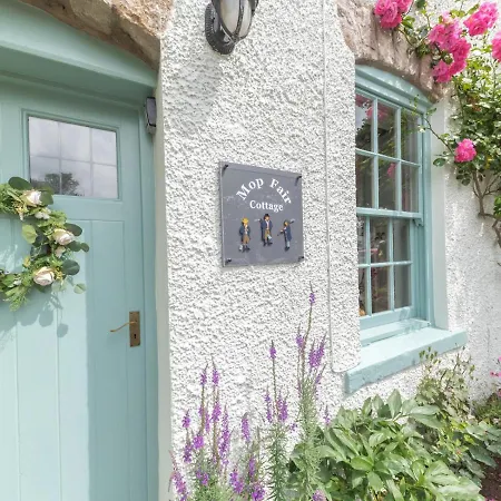 Mop Fair Sunny Garden Town Centre - Pass The Keys