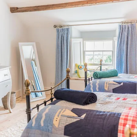 Mop Fair Sunny Garden Town Centre - Pass The Keys *