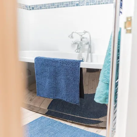 Mop Fair Sunny Garden Town Centre - Pass The Keys *